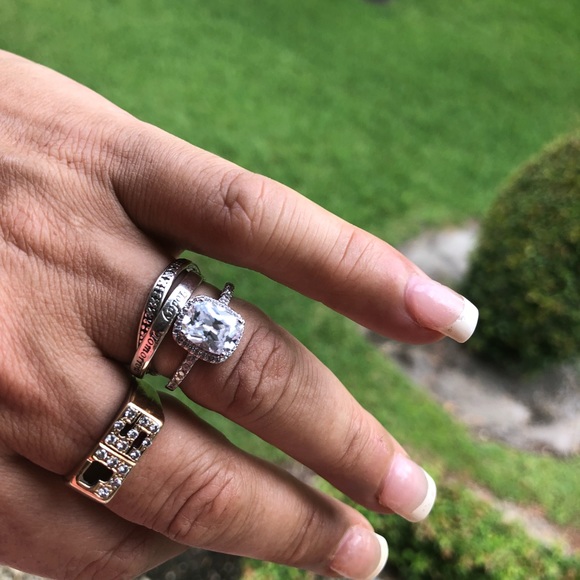 Jewelry - 1 LEFT! Beautiful CZ Statement Engagement Ring 